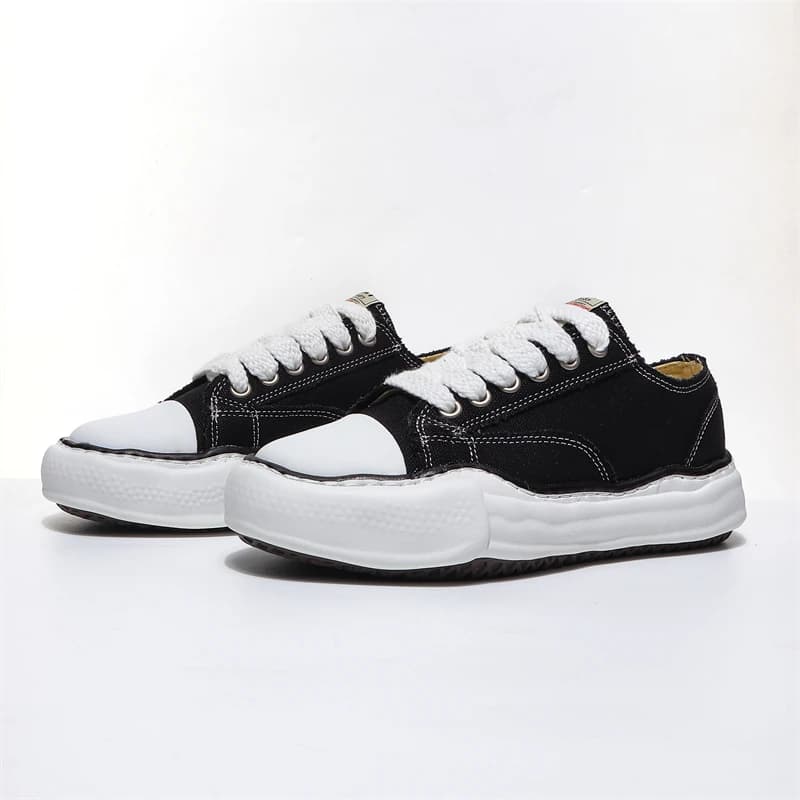 2026 Fashion Low Top Skate Shoes for Men Women, Street Trend Couple Shoes Non-slip Wearproof Daily Sneakers