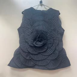 TWOTWINSTYLE Patchwork Appliques T Shirts for Women O Neck Sleeveless Slimming Solid Spliced Zipper T Shirt Female Fashion 2026
