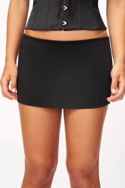 Guz Low-Waist Ultra-Short Skirt Pants, Tight-Fitting Mini Skirt with Built-In Safety Shorts to Prevent Exposure, Elastic Slim-Fit Skirt That Elongates the Legs, Polka Dot Low-Waist Skirt Pants