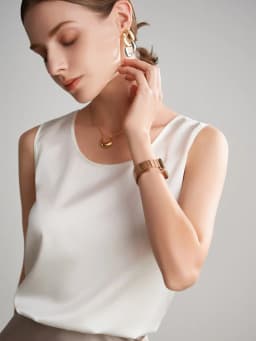 SuyaDream. Women Basic Cozy Tanks, 100% Real Silk, O Neck Sleeveless Chic T Shirt, 2025 Solid Summer Vests, White, Pink, Beige