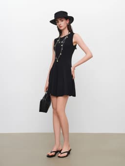 ZIQIAO French-style Black Mini Dress Women 2026 Summer New Style Fitted Waist Sleeveless Round Neck Short Dress Citywalk Dating