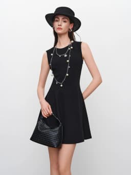 ZIQIAO French-style Black Mini Dress Women 2026 Summer New Style Fitted Waist Sleeveless Round Neck Short Dress Citywalk Dating