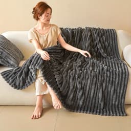 Warm and comfortable striped flannel blanket, faux rabbit fur blanket, soft and warm sofa blanket, ideal for napping, office use
