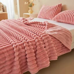 Warm and comfortable striped flannel blanket, faux rabbit fur blanket, soft and warm sofa blanket, ideal for napping, office use