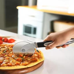 Rolling Pizza Cutter Tool,3 Inch Diameter Sharp Blade,Non-Slip Ergonomic Handle,Finger Protection Design,for Home&Commercial Use