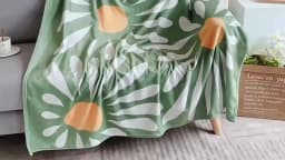 Pink Strawberry Print Flannel Blanket, Soft Warm Cozy Throw for Home Kitchen Sofa Camping Relaxation