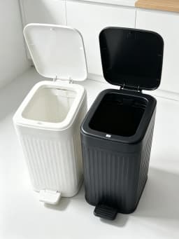 Foot Pedal Textured Trash Can, Odor Proof Waterproof Large Capacity with Lid