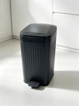 Foot Pedal Textured Trash Can, Odor Proof Waterproof Large Capacity with Lid