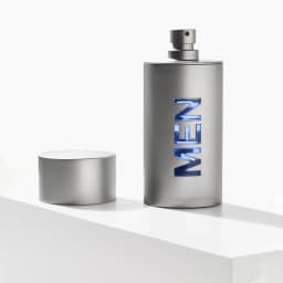Carolina Herrera 212 Men Eau de Toilette for Men – Woody Floral Musk Fragrance, Perfect Father’s Day Gift, 3.4 fl oz / 100 ml
