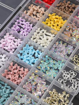 24 Grids of Nail Art Accessories, Resin Alloy Multi-Color Bow, Versatile Solid Color Streamer, Wearable Nail DIY Decoration