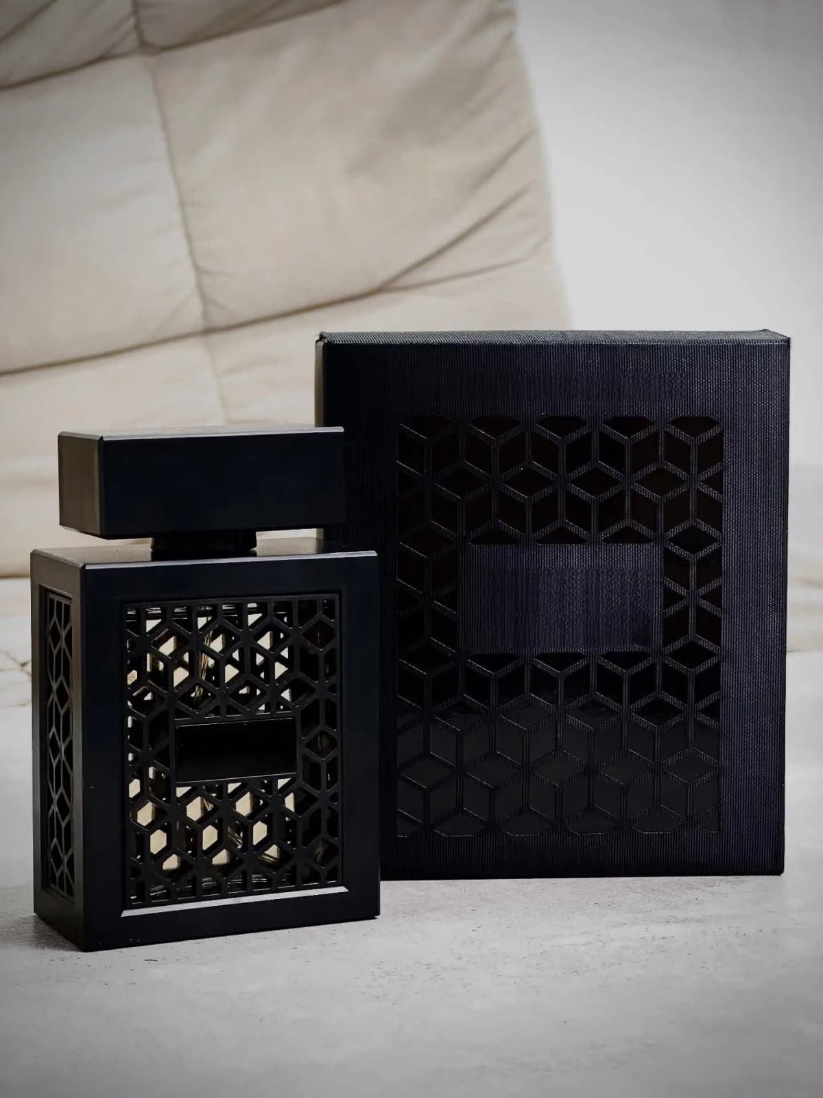 Long-lasting fragrance - perfume spray - woody, spicy, amber notes, 100 ml