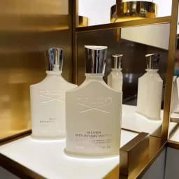 Silver Mountain Water EDP, Fresh citrus, green tea, and musk blend together, creating a clean and crisp urban aroma that is suitable for spring, summer, and light business scenes.