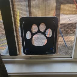 Pet Door New Safe Lockable Magnetic Screen Outdoor Dogs Cats Window Gate House Enter Freely Fashion Pretty Garden Easy Install