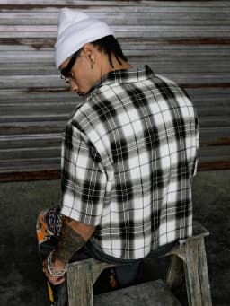 Mens Oversized Checkered Short Sleeve Shirts, Classic Black White Grid Plaid Lapel Casual Button Up Shirt Hip Hop Vintage Daily