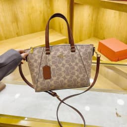 Iconic Messenger Designer Diaper Bag For Women Luxury Leather Tote Elegant Crossbody Bag Stylish Fashion
