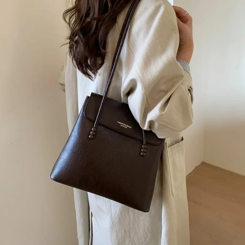 Simple Chic Diaper Bag Women's Luxury Leather Tote Vintage Crossbody Bag Minimalist Designer Large Capacity Elegant