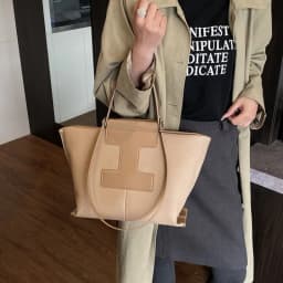 Wardrobe Staple Designer Diaper Bag For Women Luxury Leather Tote Elegant Crossbody Bag Stylish Essential