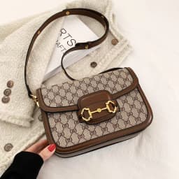 2026 Fashion Retro Saddle Bag: A Classic and Versatile Small Square Bag Suitable for Women's Daily Outings and Commutes. A Shoul