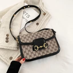2026 Fashion Retro Saddle Bag: A Classic and Versatile Small Square Bag Suitable for Women's Daily Outings and Commutes. A Shoul