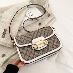 2026 Fashion Retro Saddle Bag: A Classic and Versatile Small Square Bag Suitable for Women's Daily Outings and Commutes. A Shoul