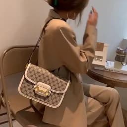 2026 Fashion Retro Saddle Bag: A Classic and Versatile Small Square Bag Suitable for Women's Daily Outings and Commutes. A Shoul