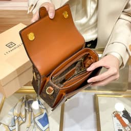 Classic Chic Women's Diaper Bag Elegant Leather Large Capacity Designer Tote Luxury Minimalist Vintage Fashionable Commuter Bag