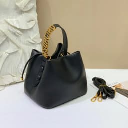 2026 New Women's Letter Shoulder Crossbody Metal Buckle Large Capacity Handheld Urine Bag Famous Luxury Designer