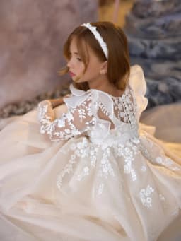 Charming Lace Appliques 3D Flower Girls Dresses For Wedding Party Exquisite Sequined Pearls Full Sleeve Kids Princess Gown