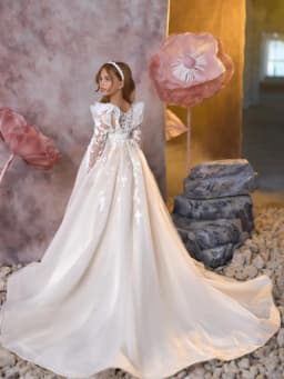 Charming Lace Appliques 3D Flower Girls Dresses For Wedding Party Exquisite Sequined Pearls Full Sleeve Kids Princess Gown