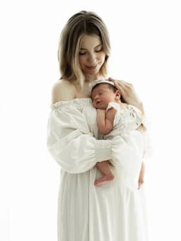 Maternity Photoshoot Dress Off Shoulder Long Sleeve White Boho Maxi Gown Pregnancy Photography Outfit Baby Bump Maternity Gown