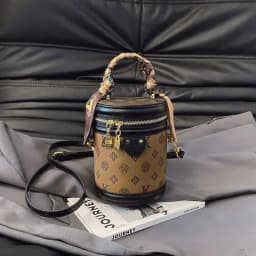 Trendy Design Simple Unique Leisure Diaper Bags For Ladies Luxury Brand Elegant Crossbody Leather Commuter Bag