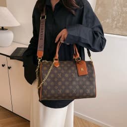 Trendy Design Letter Logo Minimalist Diaper Bags Ladies Luxury Brand Leather Commuter Bag Elegant Crossbody