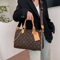 Trendy Design Letter Logo Minimalist Diaper Bags Ladies Luxury Brand Leather Commuter Bag Elegant Crossbody