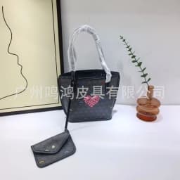 Designer Minimalist Elegant Diaper Bag: Luxury Crossbody Bag For Women With Vintage Style And Large Capacity Messenger Tote