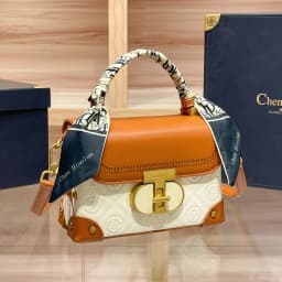 Elegant Simple Designer Tote Diaper Bag for Women Luxury Leather Large Capacity Stylish Crossbody Handbag for Minimalist Moms