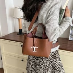 Unique High-End Leather Diaper Bag: Elegant Crossbody Messenger Bag For Women With Vintage Designer Look And Large Capacity