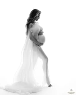 Maternity Photoshoot Outfit Ideas 30 Weeks Pregnant Photoshoot Session Chiffon Fashion Dresses for Pregnancy Studio Props