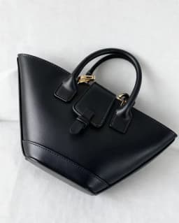 Chic Leather Simple Handbag Elegant Design Parisian Inspired Can Be Used As A Glamorous And Fashionable Diaper Bag