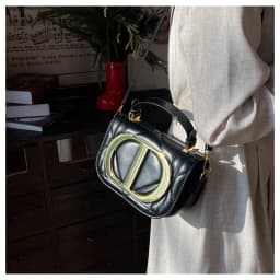 Luxury women's chain shoulder bag, classic designer leather crossbody bag, elegant and trendy style handbag