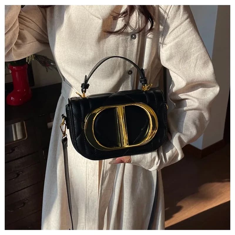Luxury women's chain shoulder bag, classic designer leather crossbody bag, elegant and trendy style handbag