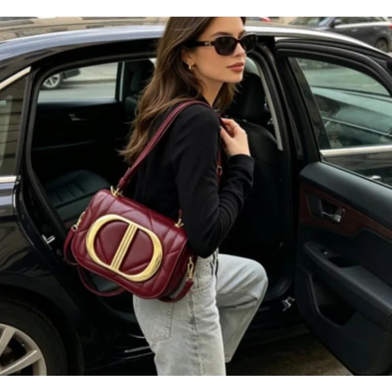 Sophisticated Diaper Bag Women's Leather Crossbody Bag Luxury Vintage Tote Minimalist Designer Large Capacity Elegant