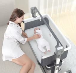 Rocking Baby Cradle Bassinet Bedside Sleeper Crib with Changing Table Manual Rocking Infant Cot Newborn Bed Foldable Portable Nursery Bed Adjustable Height Side Opening Breathable Mesh Storage Basket Lockable Wheels Baby Sleeping Bed