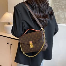 Trendy Simple Fashionable Diaper Bag Letter Logo Leather Crossbody Bag Large Capacity For Women Stylish Commuter