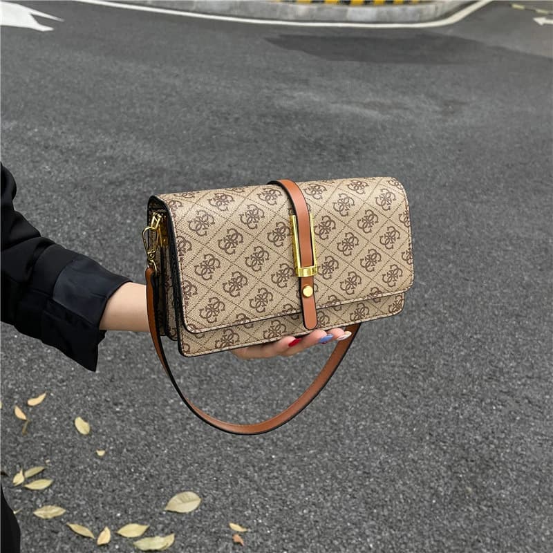Fashionable Luxury Leather Ladies Messenger Bag High End Classic Designer Paris Trendy Design Diaper Bag