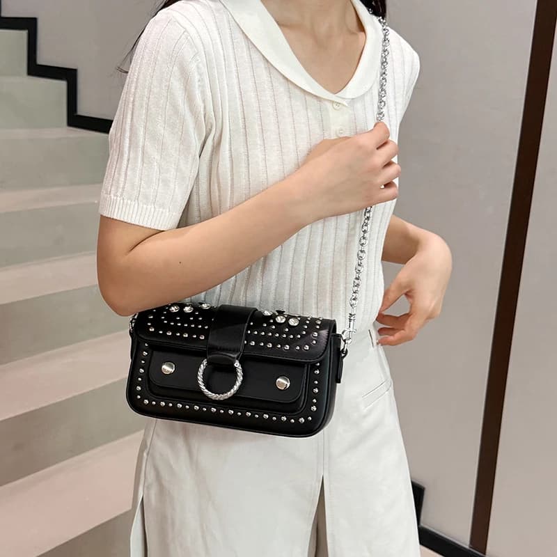 Elegant design women's chain strap crossbody bag outdoor leisure travel handbag, inspired by Parisian fashion