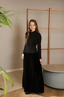 AW Mail's Sister Matching Clothing Teenager Girl Black Cotton Ribbed Shirt Young Girls Long Velvet Skirts with Pocket