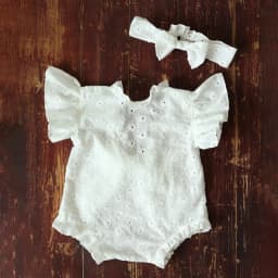 Newborn Baby Girl Eyelet Ruffled Romper with Back Bow and Matching Headband Infant Photography Outfit Newborn Photo Clothes