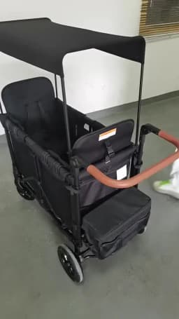 Four-seat Stroller, Can Be Used for Sitting or Reclining Baby Strollers, Suitable for Outings with Your Child.