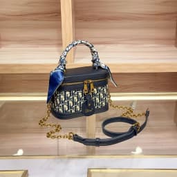 Vintage Style Elegant Crossbody Diaper Bag: Luxury Women's Handbag With Designer Details And Large Capacity For Messenger Tote