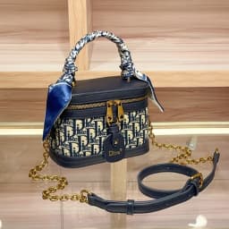 Vintage Style Elegant Crossbody Diaper Bag: Luxury Women's Handbag With Designer Details And Large Capacity For Messenger Tote